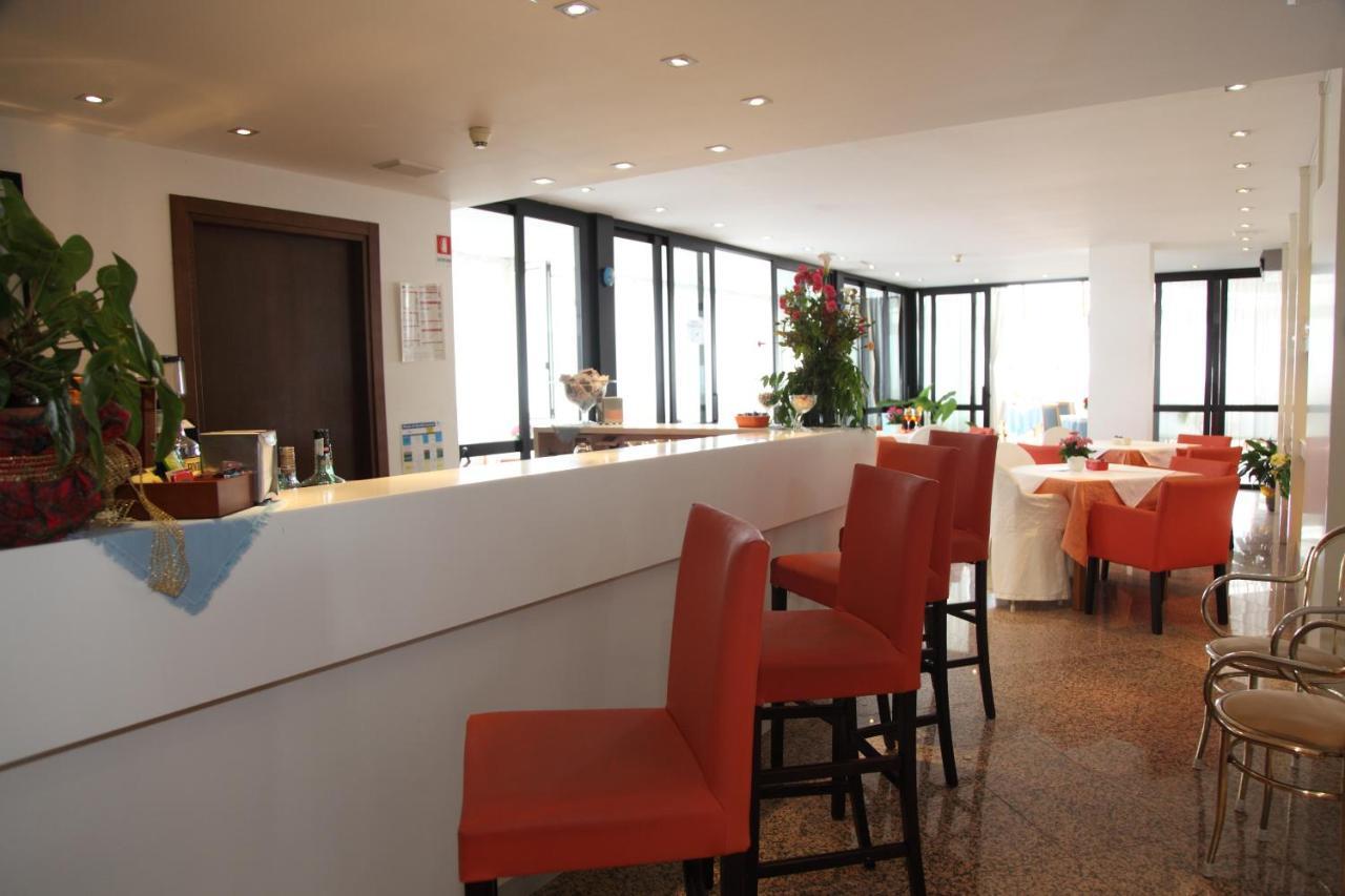 Hotel San Carlo Lignano Sabbiadoro Kültér fotó