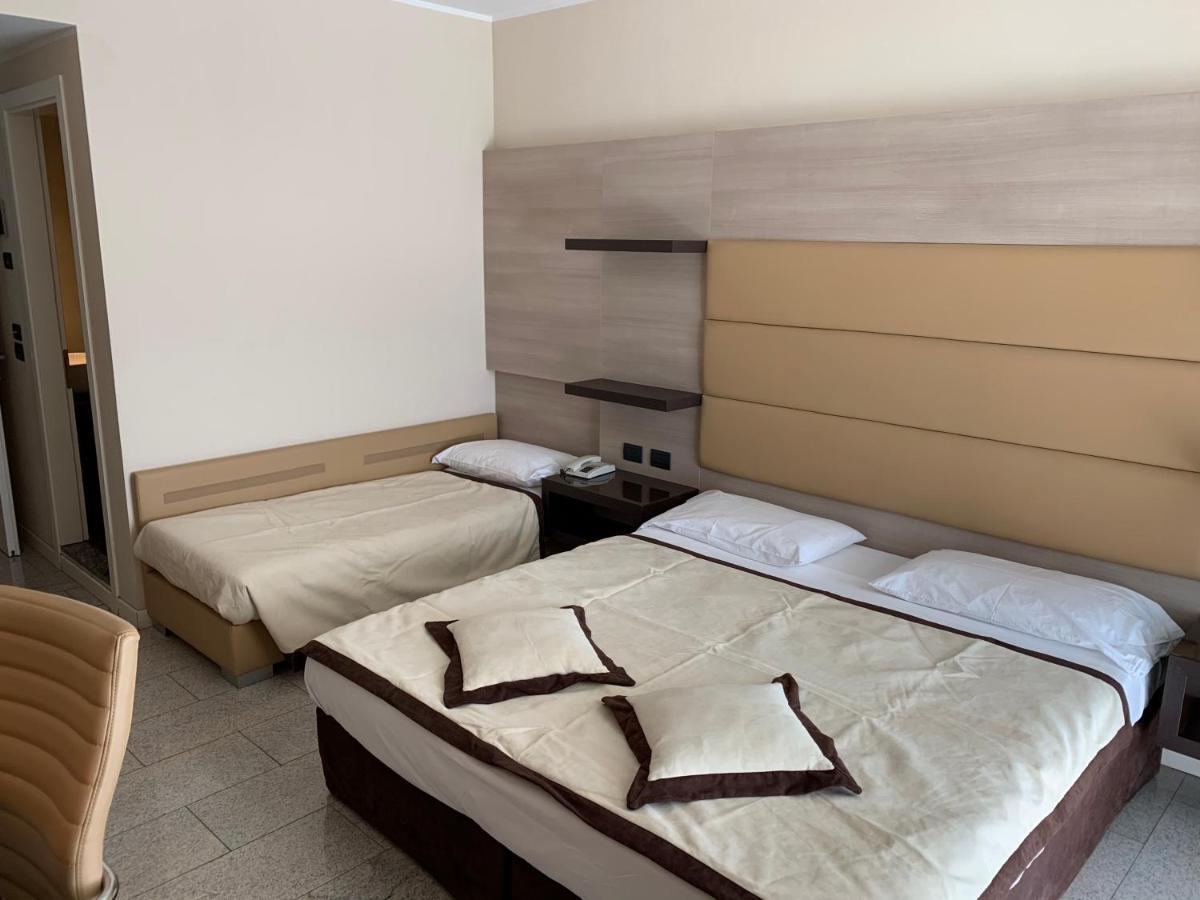Hotel San Carlo Lignano Sabbiadoro Kültér fotó