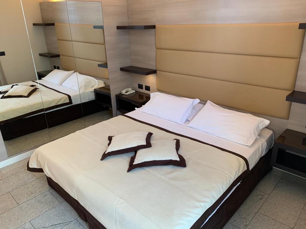 Hotel San Carlo Lignano Sabbiadoro Kültér fotó