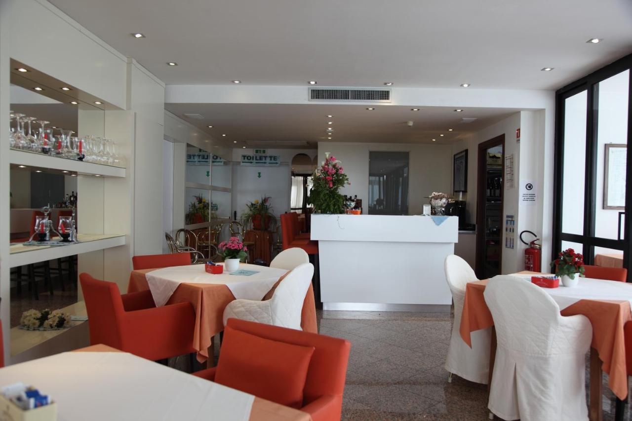 Hotel San Carlo Lignano Sabbiadoro Kültér fotó